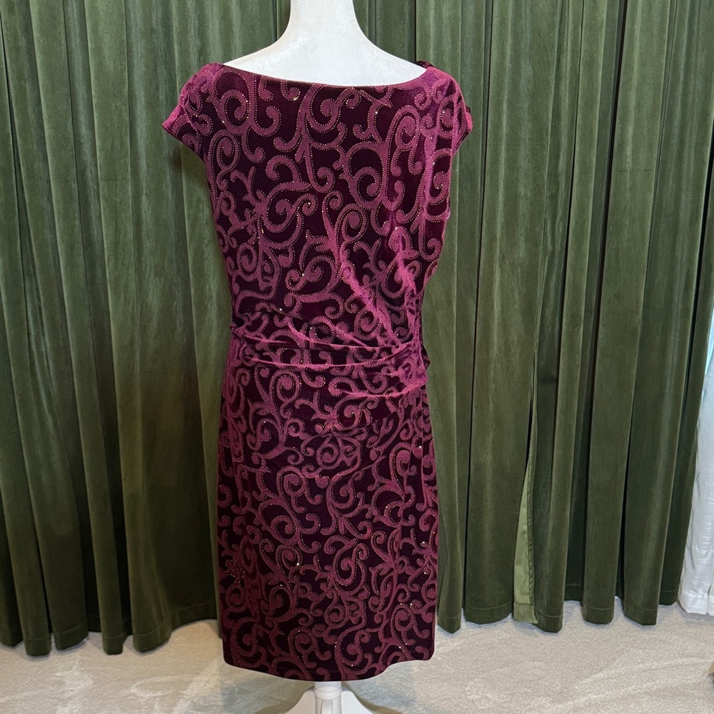 Jessica Howard Velvet Midi Dress in Deep Burgundy - Picture 5 of 5